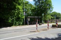 Ungenutzte Bushaltestelle, alte Brücke Buselohstraße