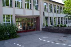 Großes Gebäude der Grundschule Waldschule Bochum (1)