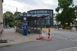 Eingang zur U-Bahn Haltestelle Lohring, Ecke Wittener Straße