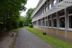Klassenzimmer der Annette-Schule Bochum von außen (2)