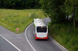 Bus der Bogestra fährt vom Sheffieldring nach Kornharpen
