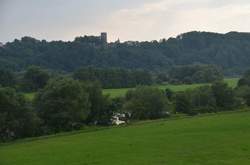 Blick auf die Ruhrwiesen und Burg Blankenstein im Juli 2017 (3)