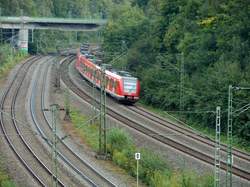 Zug und Gleise, Buselohbrücke Bochum (1)
