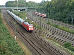 Zug und Gleise, Buselohbrücke Bochum (3)